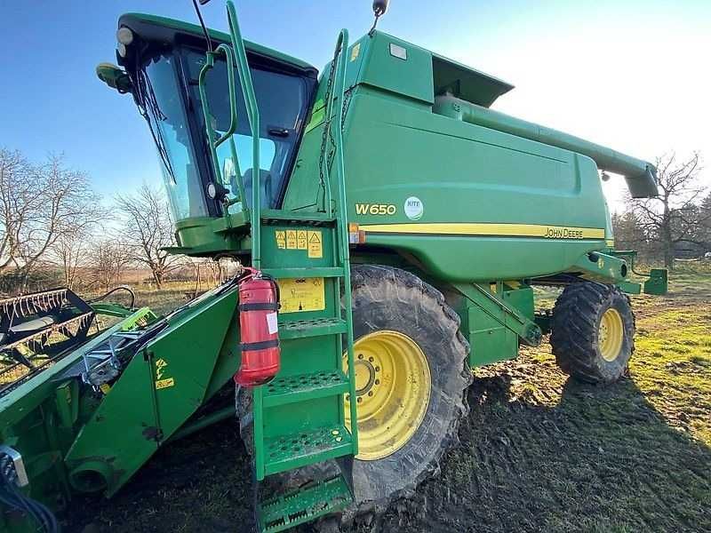 Комбайн John Deere W650