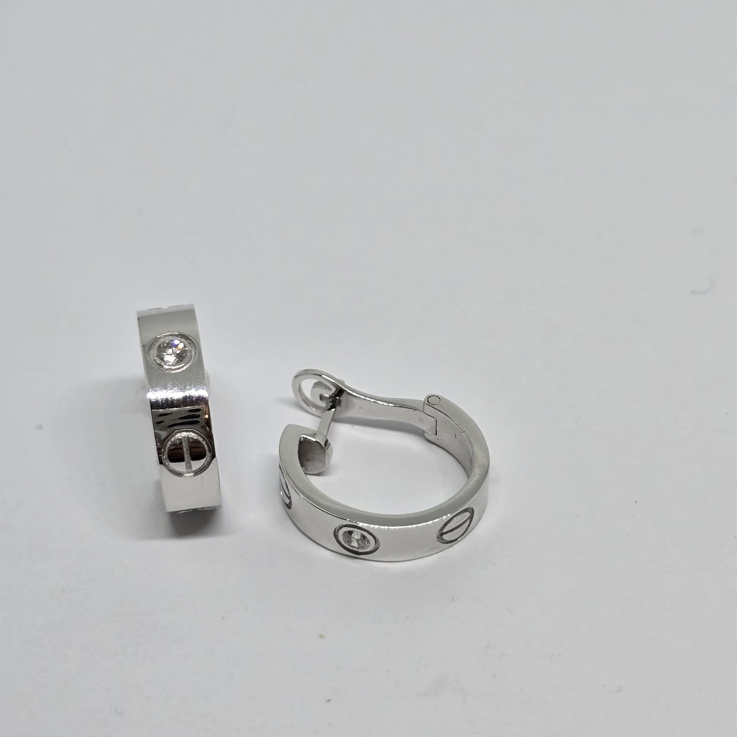 Золоті сережки з діамантами.Cartier