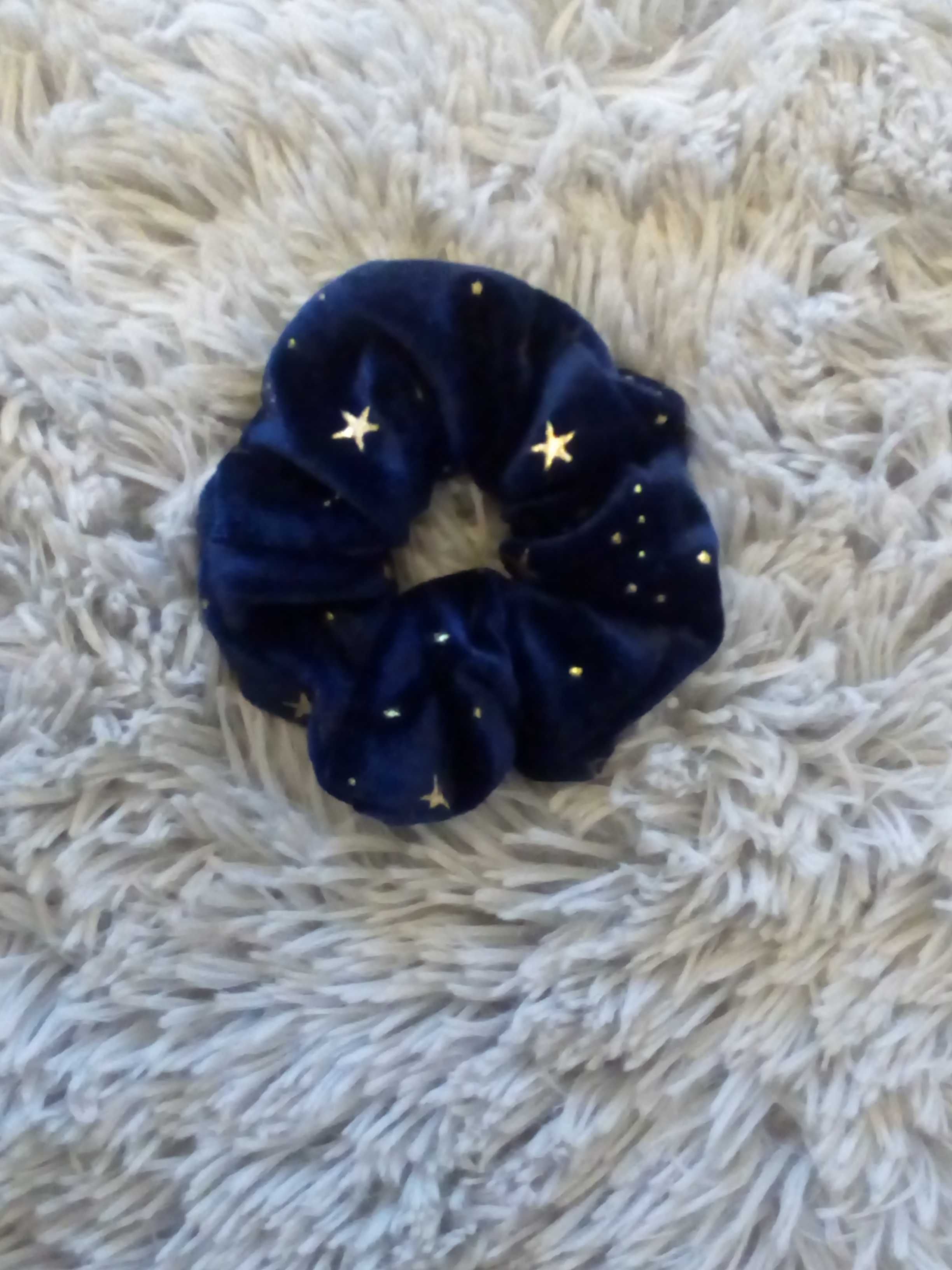 Śliczna frotka do włosow, scrunchie