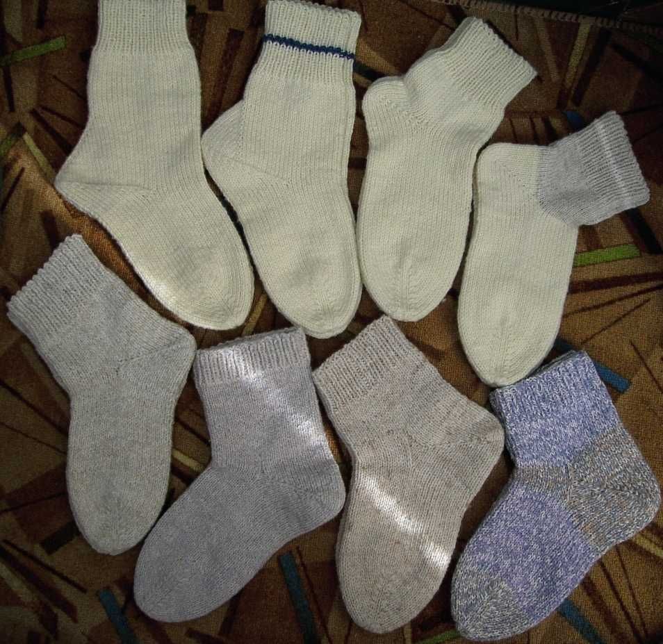 В'язані теплі носки ручної роботи для жінок і чоловіків.