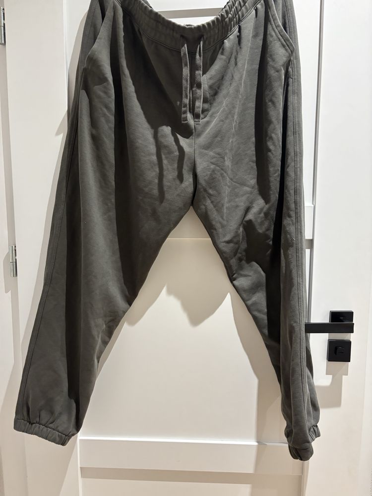 Spodnie dresowe khaki zara