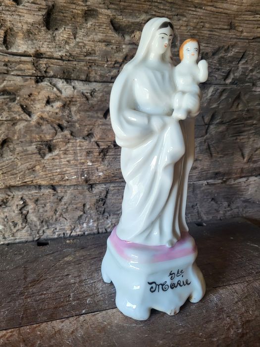 Porcelanowa Maryja Matka Boska