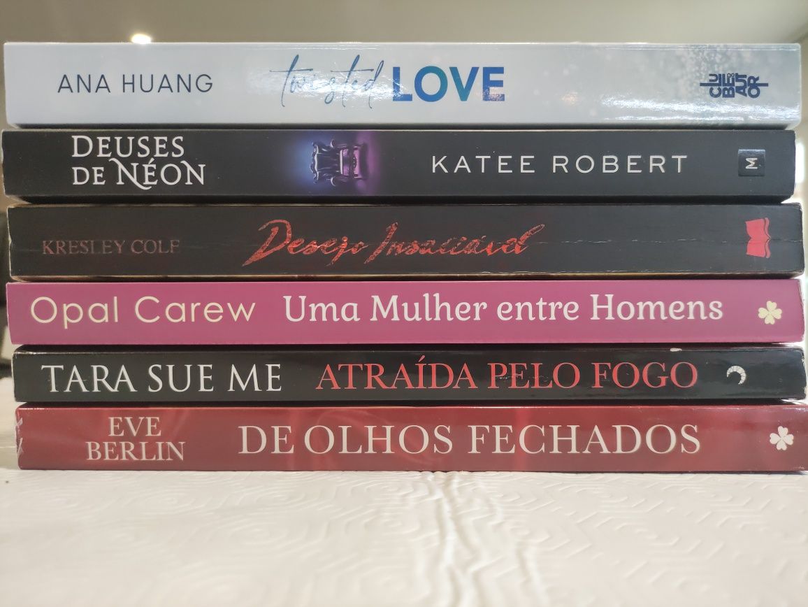 Vários livros romance - Ana Huang, Katee Robert, Tara Sue Me, etc.