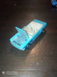 Ford Mustang hot wheels niebieski