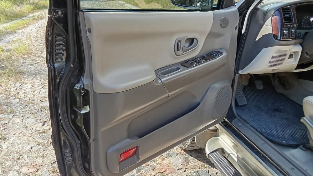 MITSUBISHI pajero sport