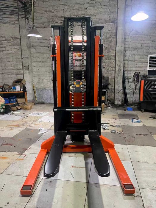 Stacker eletrico 4mt 1500kg - NOVO