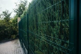 Установка, монтаж, Заборы  из сварной сетки 3д.