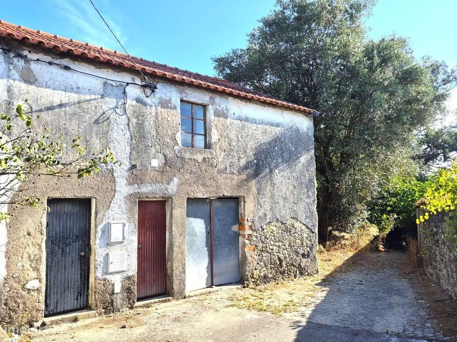 Conjunto de Imóveis para Recuperar – Oportunidade em Trouxemil, Coimbr