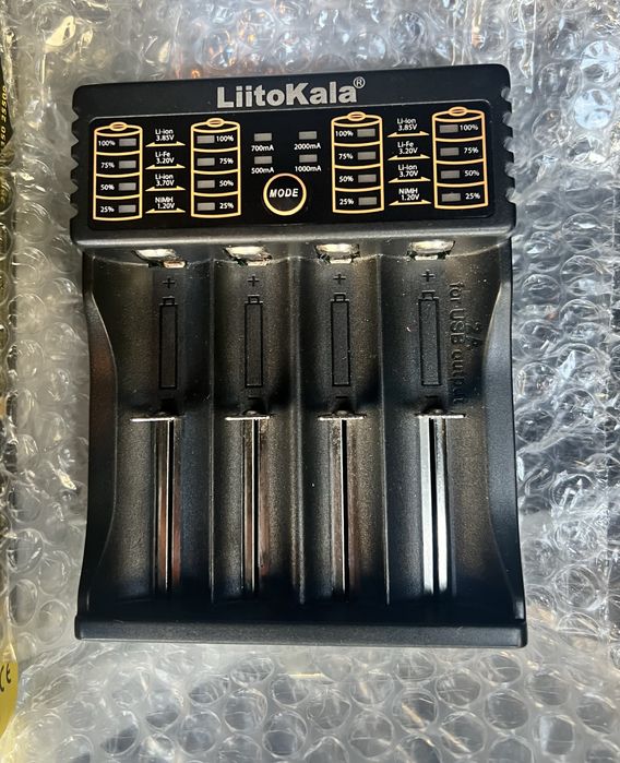 Ładowarka LiitoKala Lii-402 baterii akumulatorków AA AAA