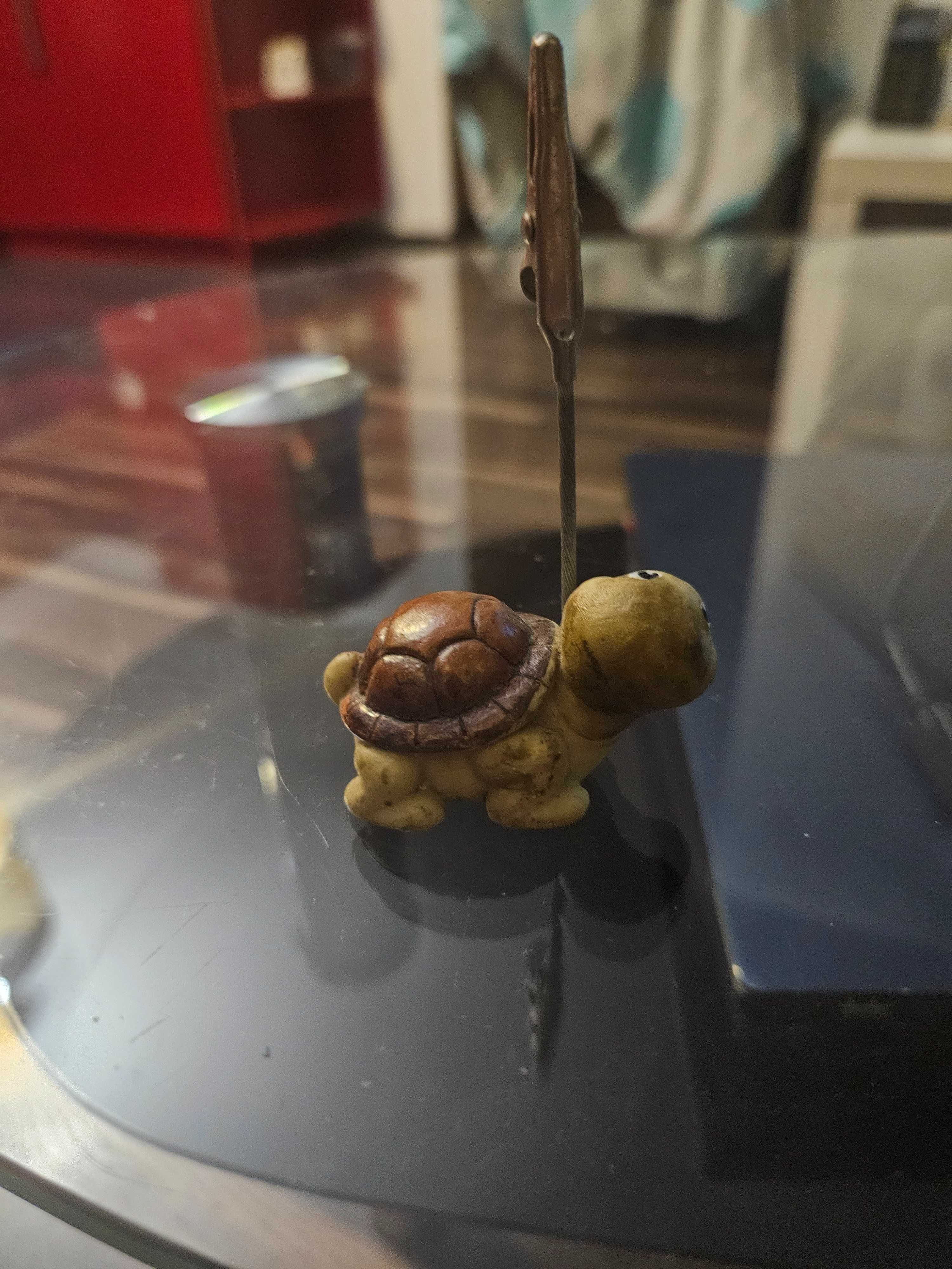 Żółw figurka ze spinaczem na karteczki
