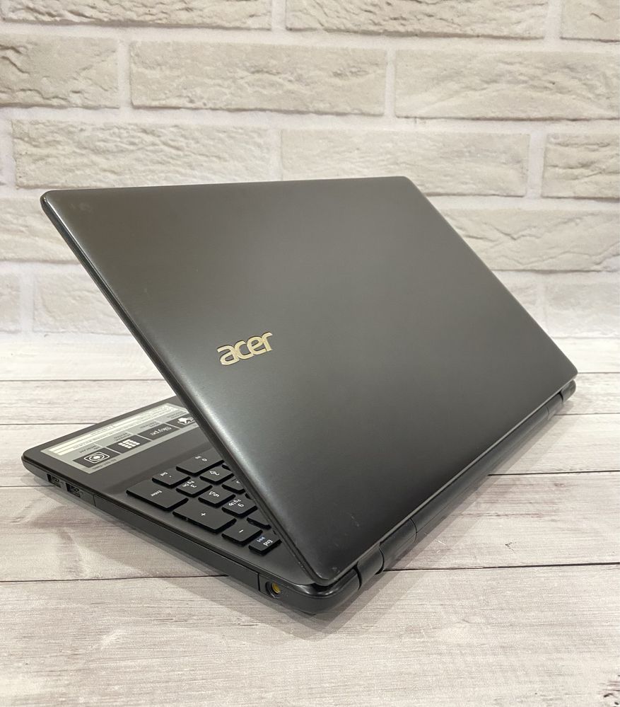 Ноутбук Acer Aspire E5-551 15.6’’ AMD A10-7300 8GB ОЗУ/ 1TB HDD (r1499