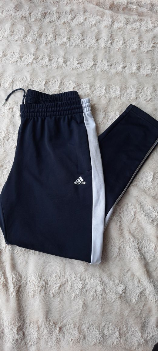Granatowe spodnie dresowe śliskie Adidas rozmiar M/ 164 cm
