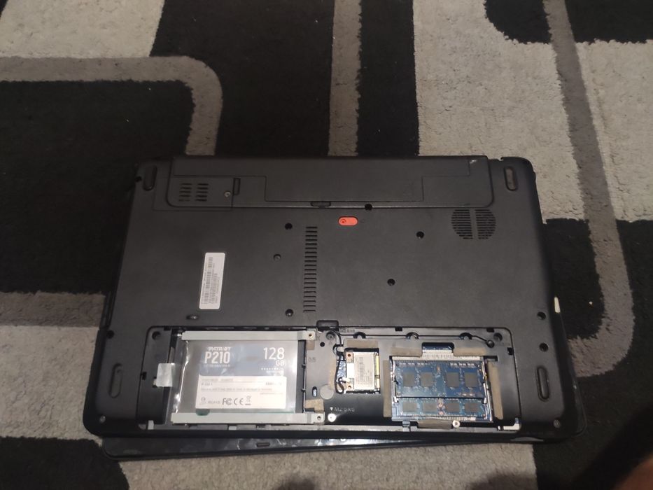 Продам неробочій ноутбук