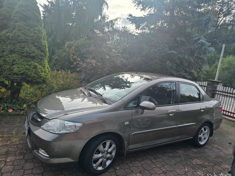 Sprzedam auto w dobrym stanie: Honda City 1.4 Comfort
Używany 2008