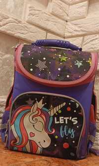 Продамо шкільний рюкзак для дівчинки з пеналом
