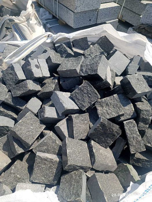 Бруківка гранітна покращена