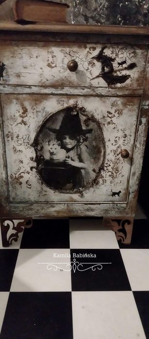 Szafka, drewno z motywem czarownicy