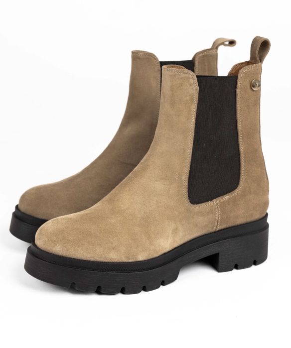 Botas camurça novas