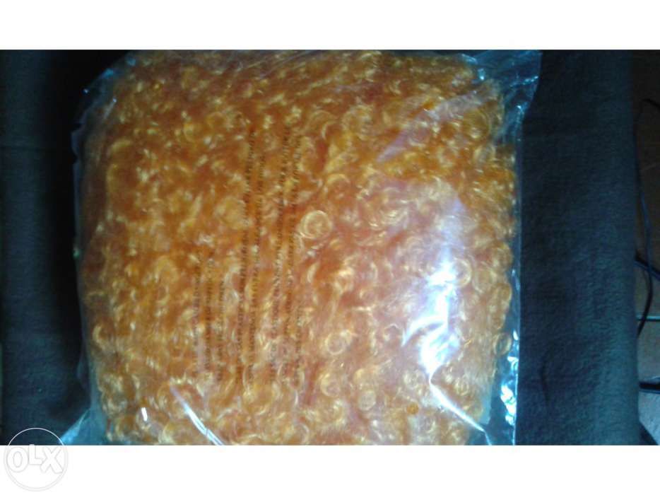 Cabeleira de grande volume nova .