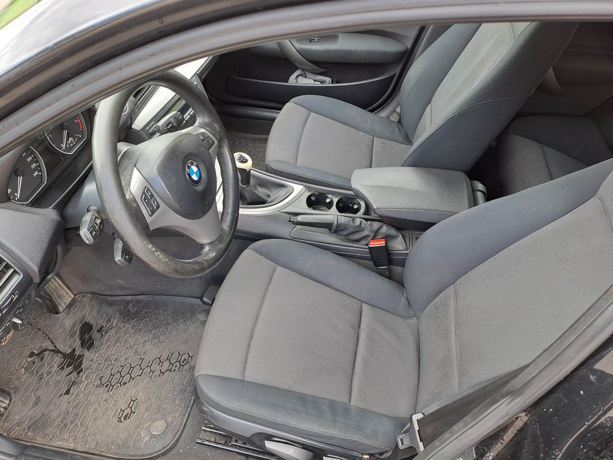 BMW 1,   2,0 diesel,  długo opłaty