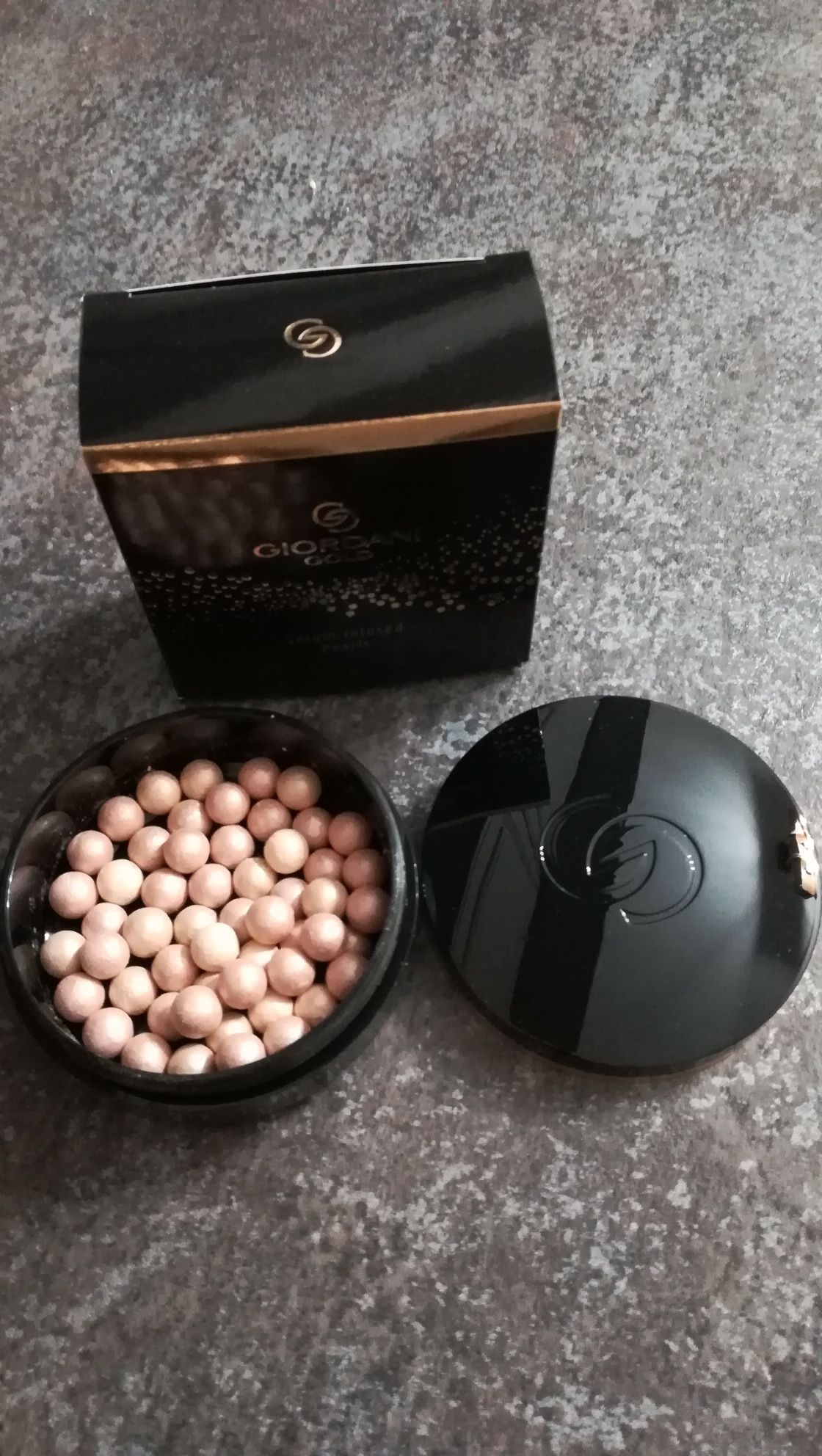 Puder w kulkach GiordaniGold, Oriflame