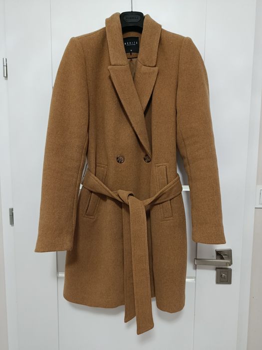 Karmelowy płaszcz r. 36