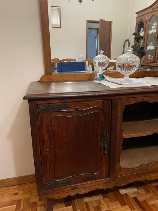 Móvel vintage com espelho super elegante