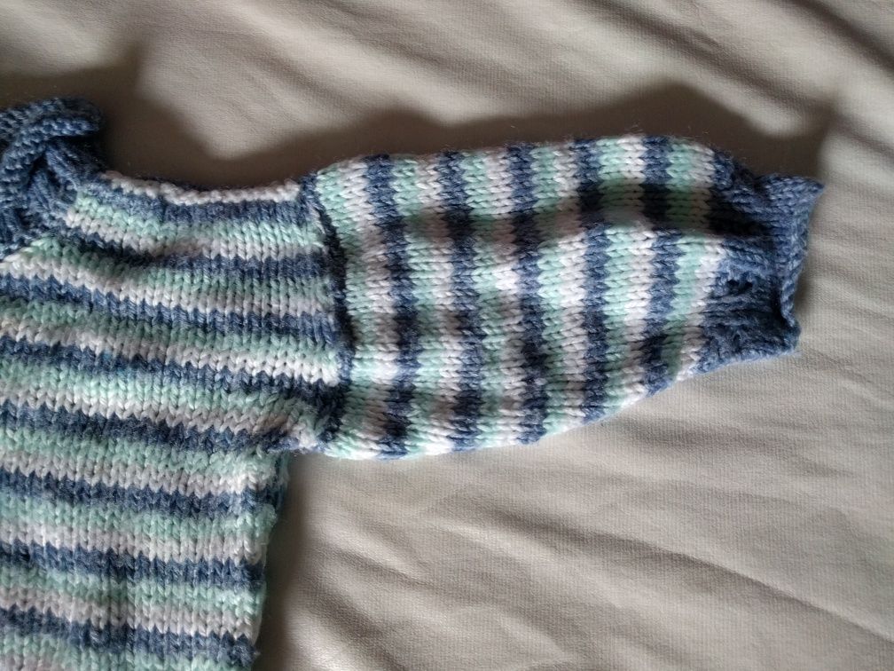 Vintage sweterek 6-18 robiony na drutach handmade dla lalek dziecięcy