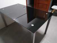 Mesa de cozinha com tampo em vidro