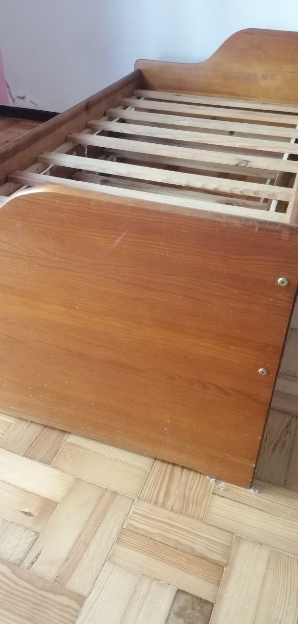 Cama solteiro dupla com colchões