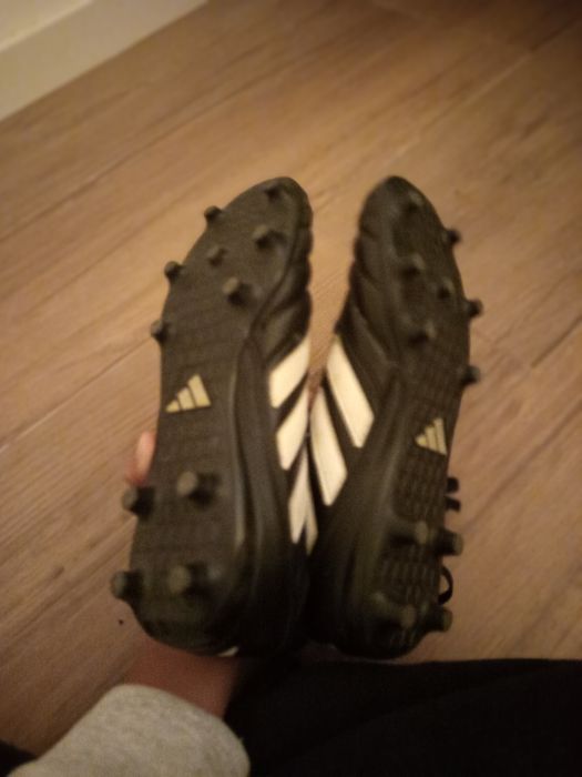 Chuteiras futebol adidas pouco utizadas preço negociável
