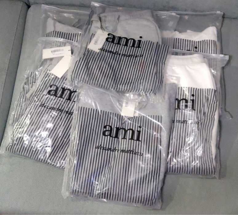 Костюм в стилі AMI