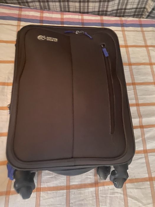 Продам чемодан недорого