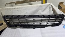 Kratka środkowa zderzaka przód renault trafic 4 IV lift 21-