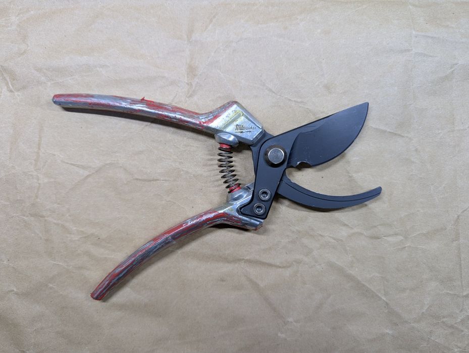 Секатор садовий ручний МіІwaukее 48-22-9365