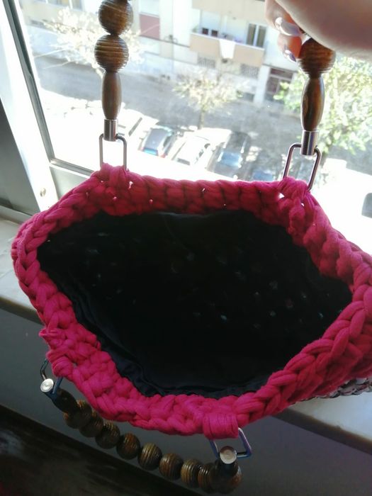 Carteira de mão em croché