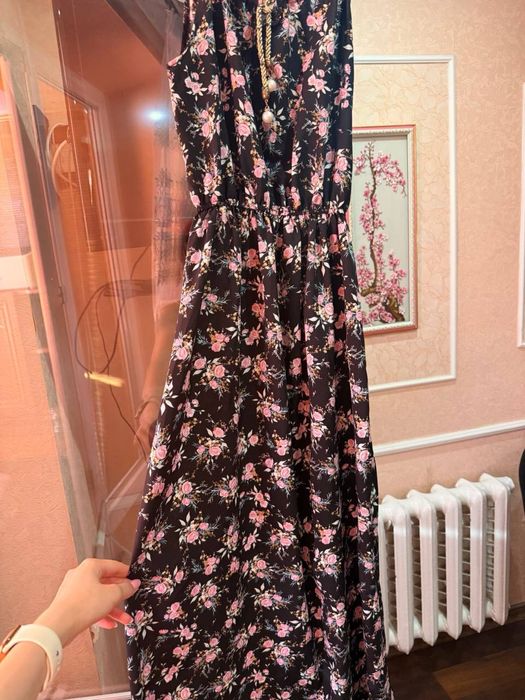 жіночі сукні в гарному стані M L