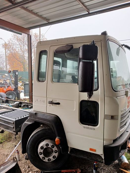Volvo fl 220  turbo 2005 12 ton impecável