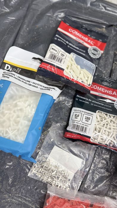 Zestaw Nowy do poziomowania płytek skręcany 200szt kliny krzyżyki