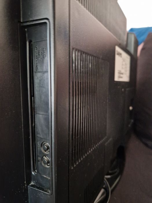 Tv LCD Sanyo 22" com leitor DVD