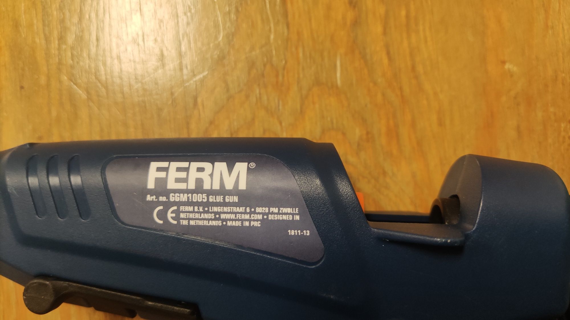 Pistolet do kleju Ferm