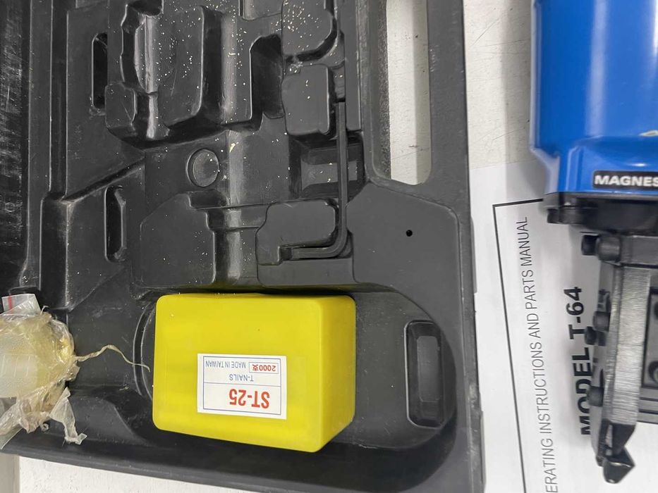 Пневматический гвоздезабивной пистолет Unitool (18-64 мм) нейлер