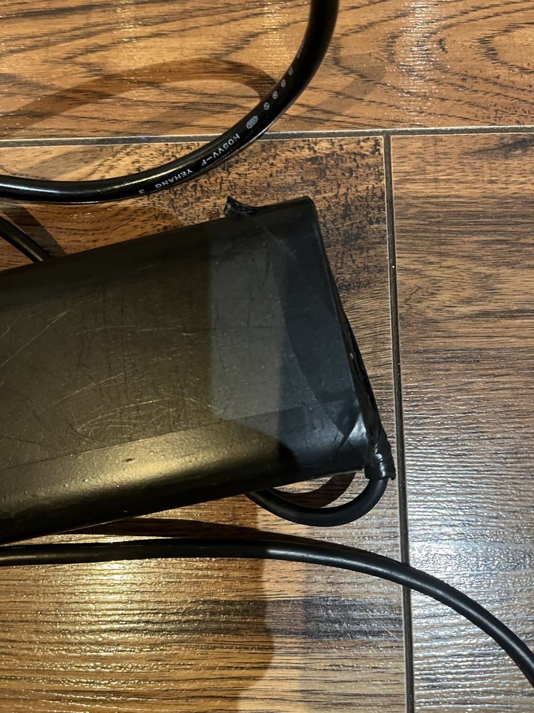 Sprzedam ładowarkę do laptopa HP