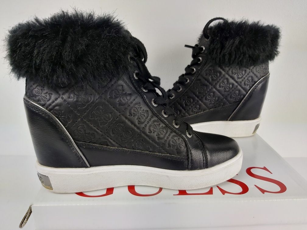 Botki koturna platforma GUESS sneakersy monogram 36