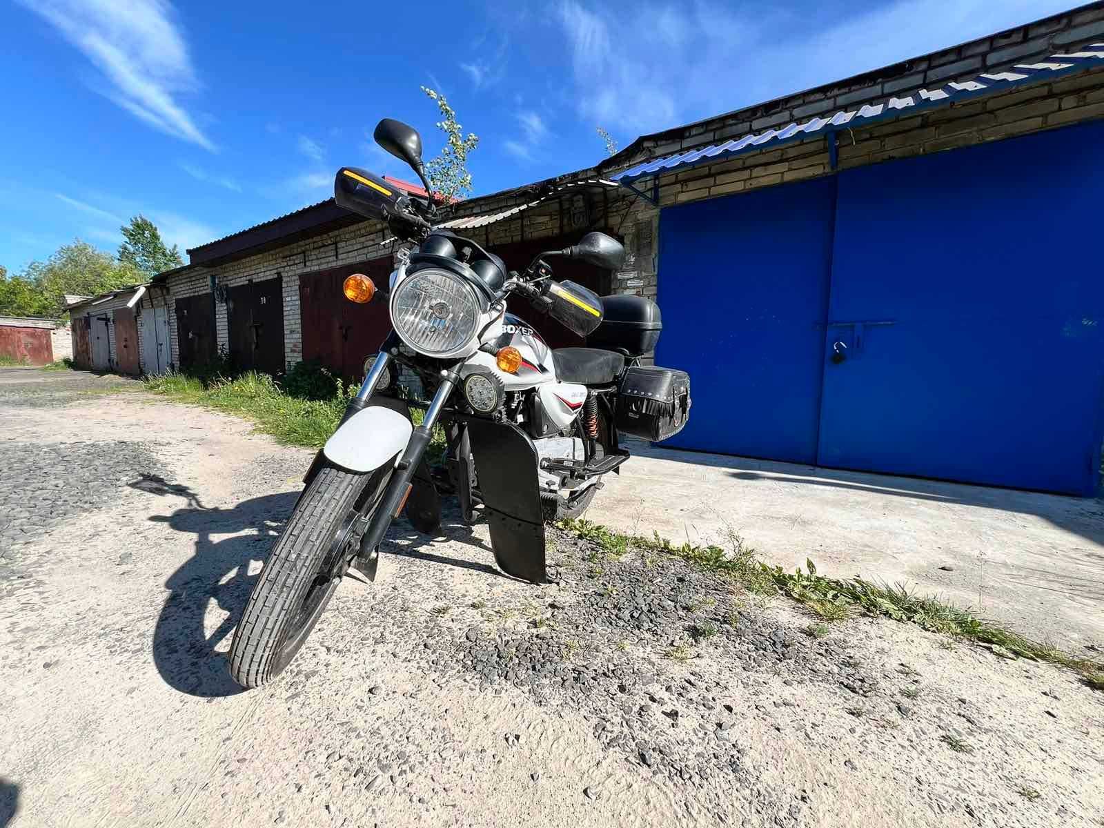 Мотоцикл Bajaj Boxer
