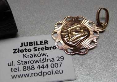 Złota zawieszka medalik Matka Boska dookoła koronka.
