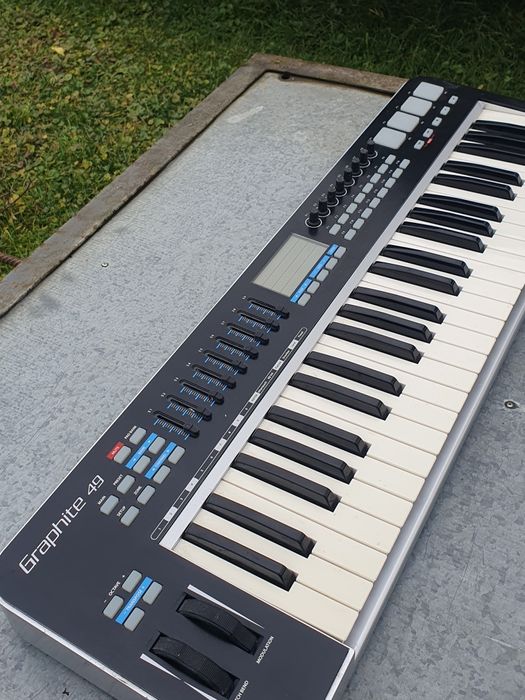 MIDI-контролер Samson Graphite 49