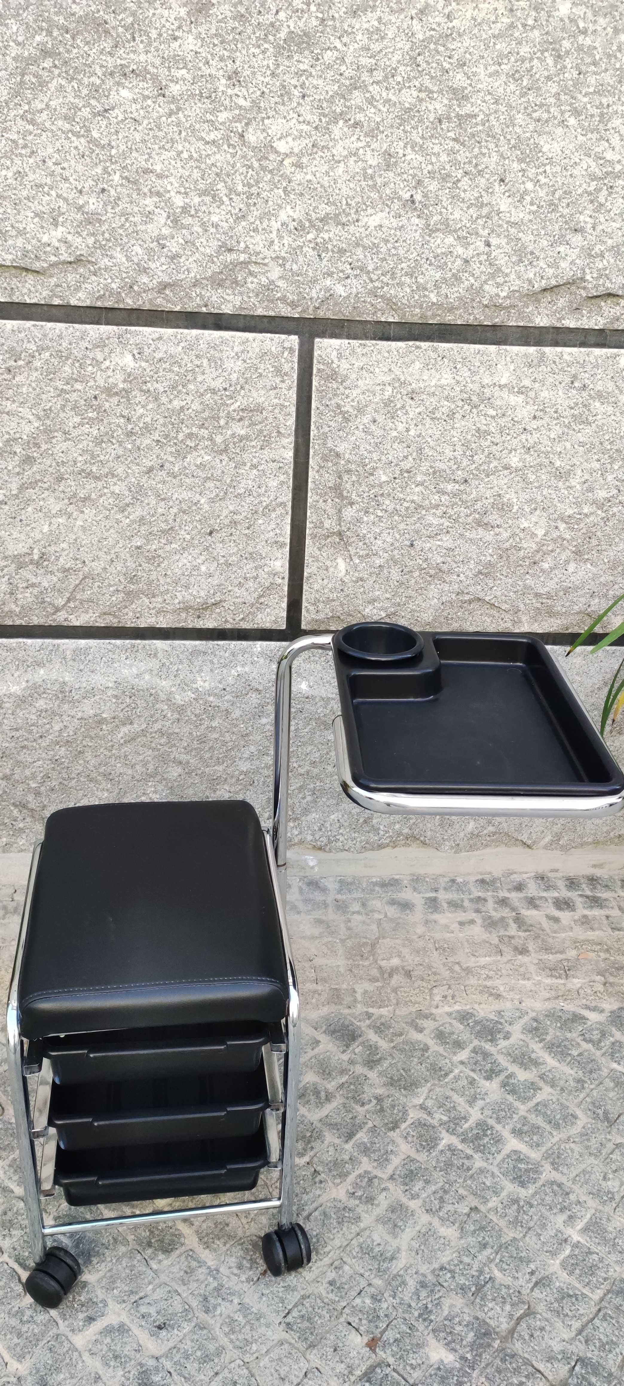 Mesa de ajudante de esteticista
