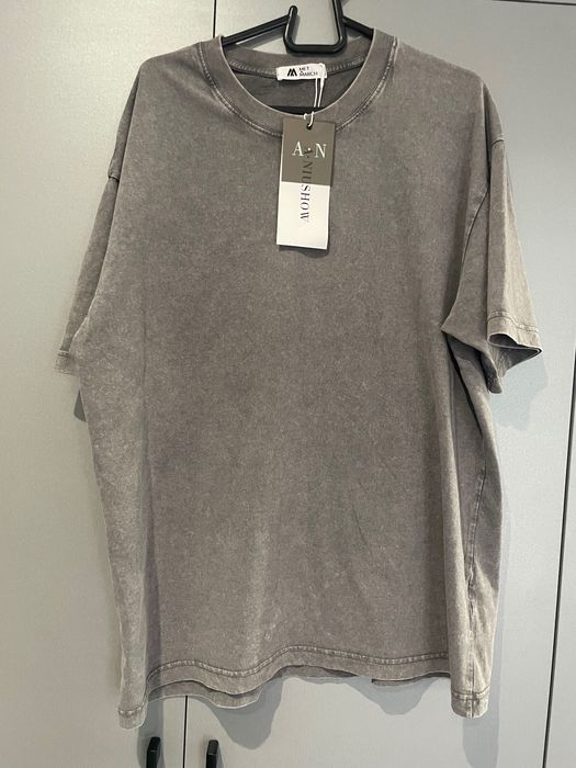 Футболка нова,трендовий колір