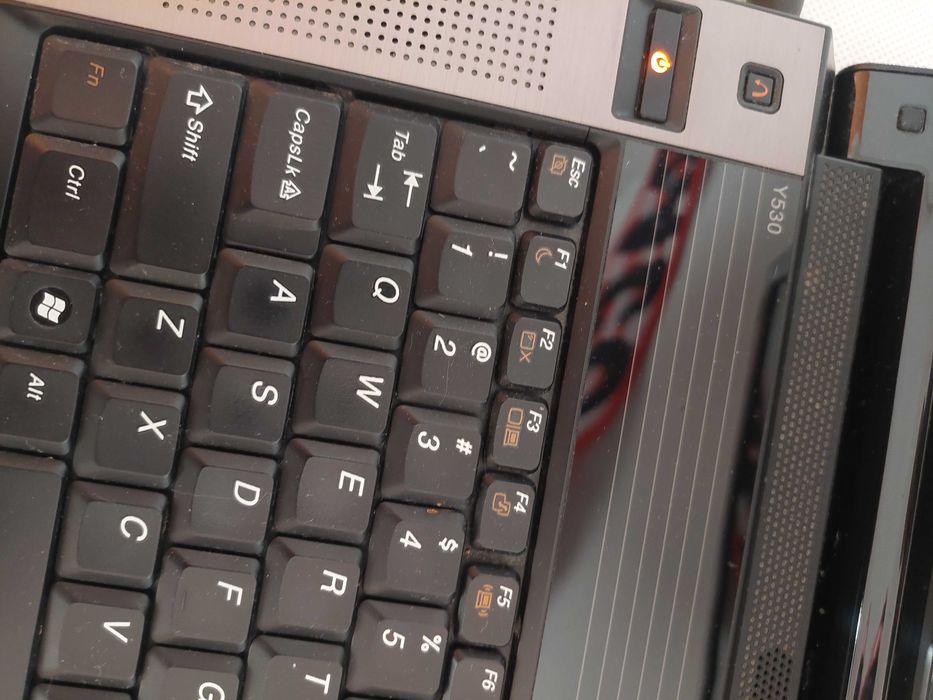 Laptop Lenovo IdeaPad Y530 Komputer